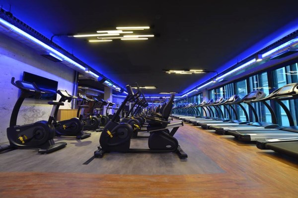 Esjim Sport Plaza